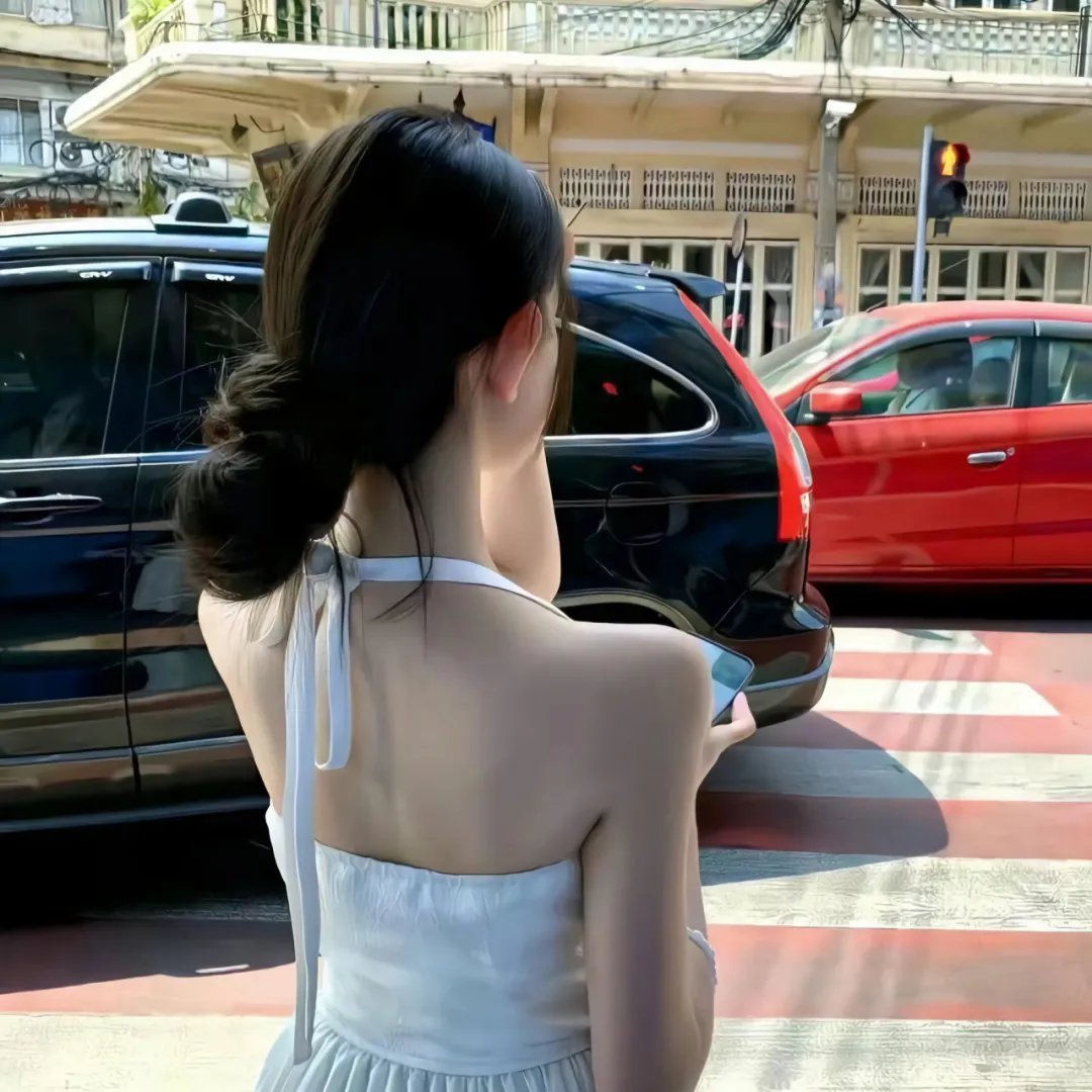 热裤荡女